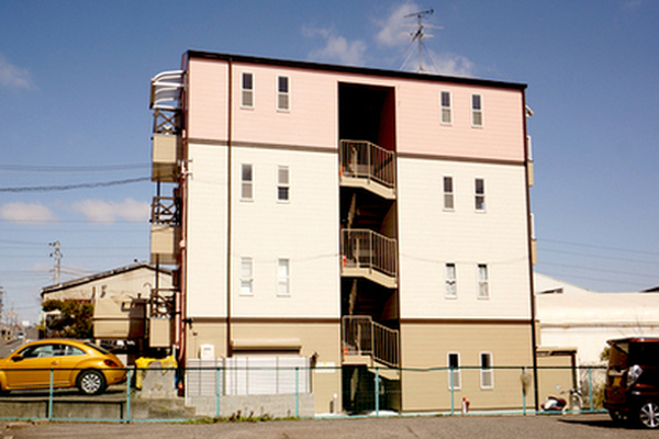 マンション：外壁カラー
（大阪府富田林市）